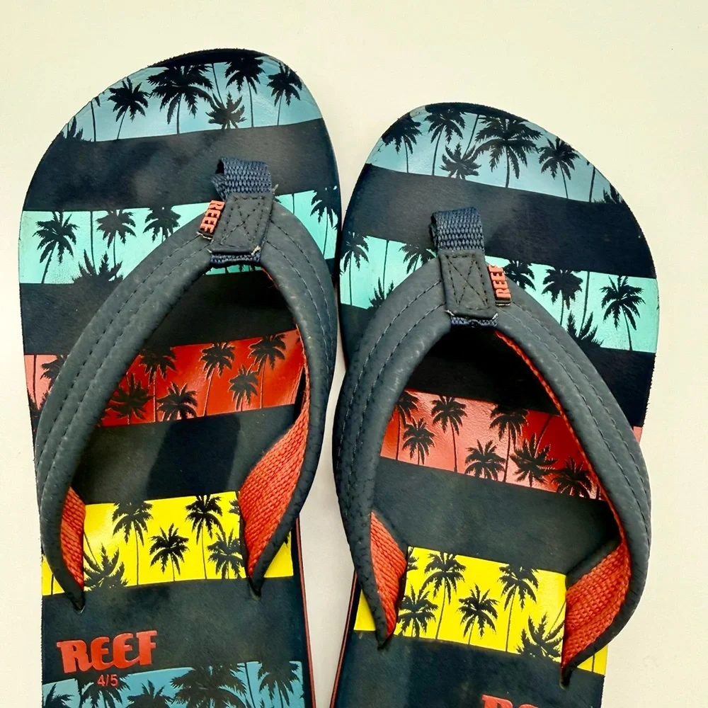 Reef Youth Flip Flops Size 4/5 Palm Tree Stripe Beach Sandals Kids